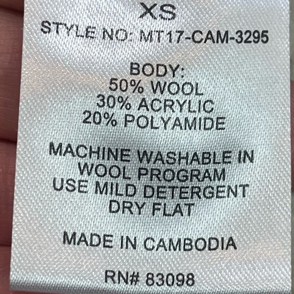 Cavalini Women's Button Cardigan Sweater xs Pockets Metallic Thread Shimmer - Picture 4 of 16